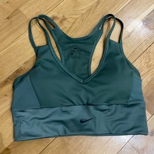 Nike Swoosh Women's Pocket Sports Bra